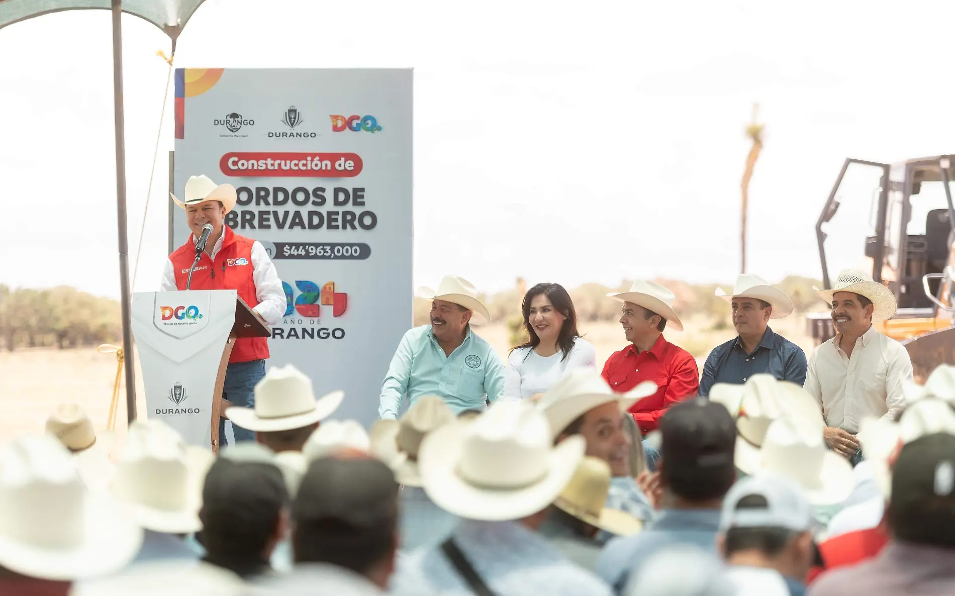 Arranca Esteban construcción de 270 mega bordos de  abrevaderos en todo Durango